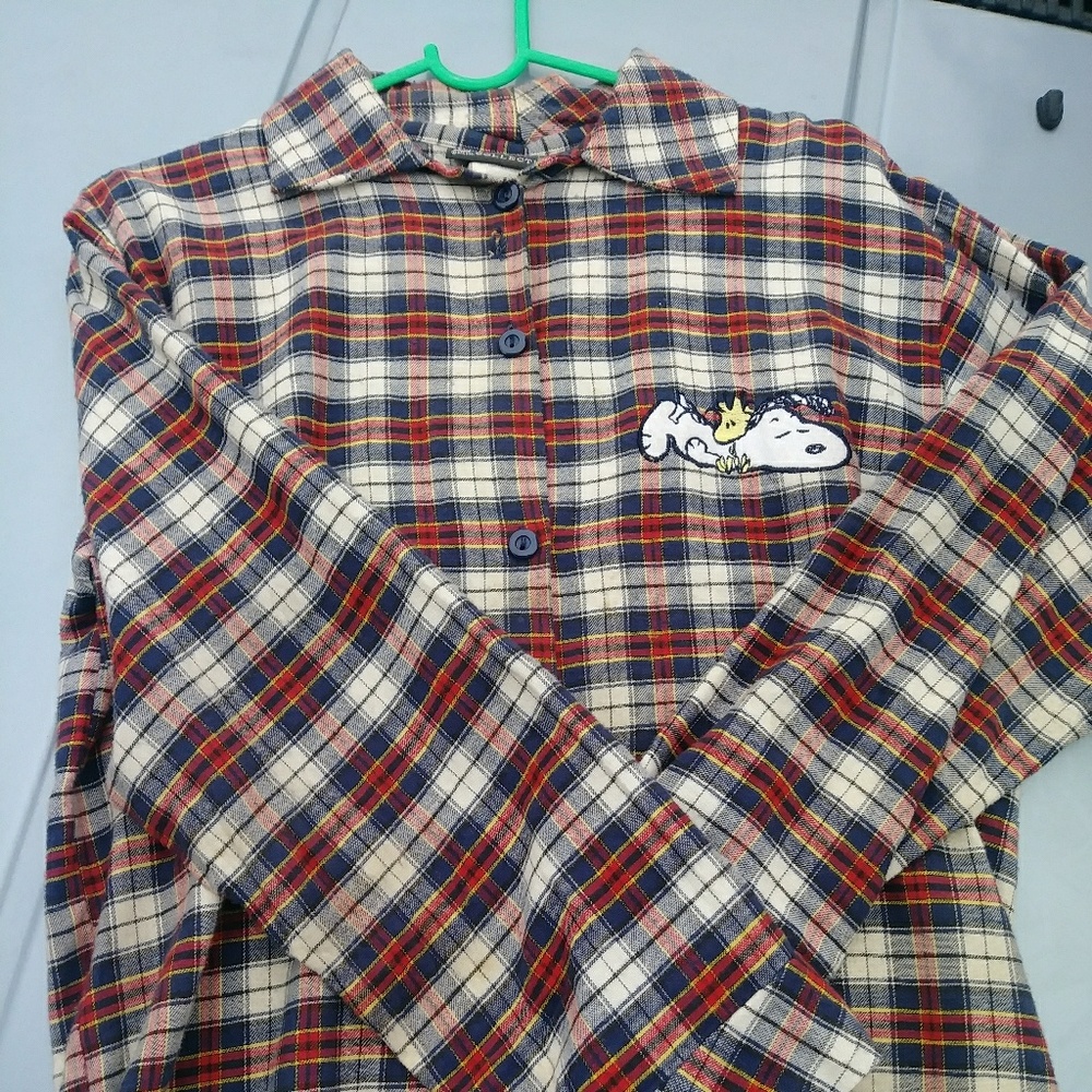 Vintage woman's peanuts button-up flannel